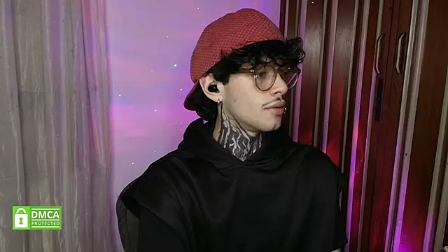 Snapshot of Mihail_leroy chatting on 02-17-26, 02:19 Mihail leroy online show from 02-17-26, 02:19