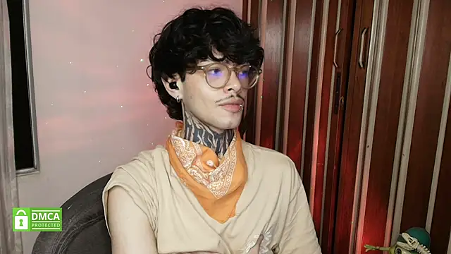 Snapshot of Mihail_leroy chatting on 02-18-26, 01:23 Mihail leroy online show from 02-18-26, 01:23