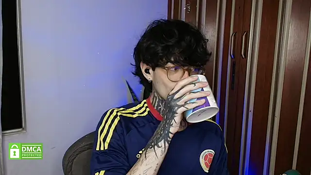 Snapshot of Mihail_leroy chatting on 02-20-26, 01:13 Mihail leroy online show from 02-20-26, 01:13