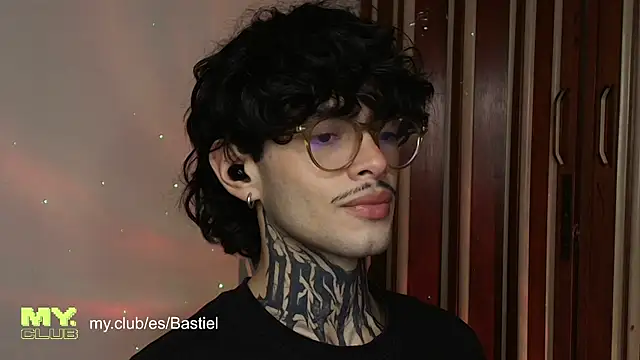 Snapshot of Mihail_leroy chatting on 03-20-26, 02:38 Mihail leroy online show from 03-20-26, 02:38