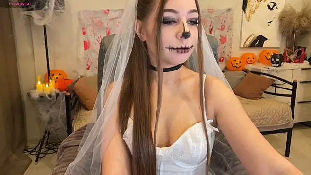 Yummy Jane online show from 10-27-25, 01:20