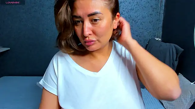 Olivia Buckby online show from 11-11-25, 04:51