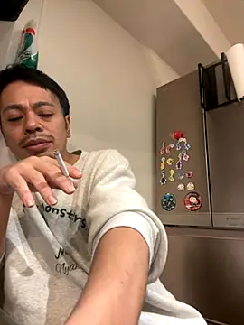 Snapshot of muut1215 chatting on 11-18-25, 06:12 muut1215 online show from 11-18-25, 06:12