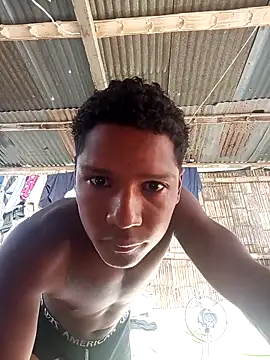 Snapshot of Davir2001 chatting on 03-17-26, 02:42 Davir2001 online show from 03-17-26, 02:42