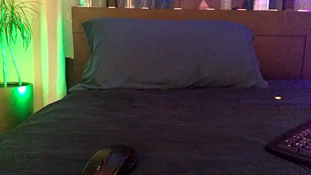 Snapshot of hgngoverlook chatting on 11-19-25, 11:05 hgngoverlook online show from 11-19-25, 11:05