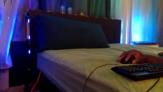 Snapshot of hgngoverlook chatting on 11-27-25, 10:39 hgngoverlook online show from 11-27-25, 10:39