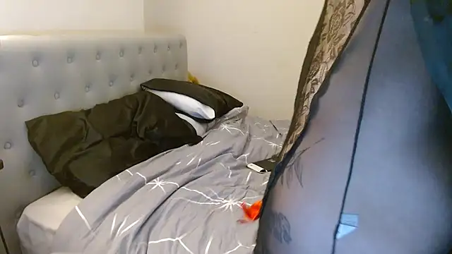 EmiWinters23 online show from 11-08-25, 09:35