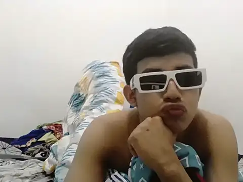 Snapshot of methme chatting on 10-31-25, 11:39 methme online show from 10-31-25, 11:39