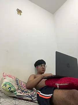 Snapshot of methme chatting on 03-23-26, 01:37 methme online show from 03-23-26, 01:37