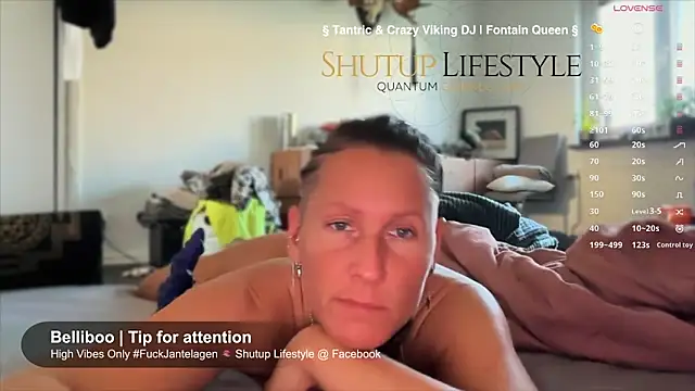 SwingWingWomanSweden online show from 09-27-25, 06:18