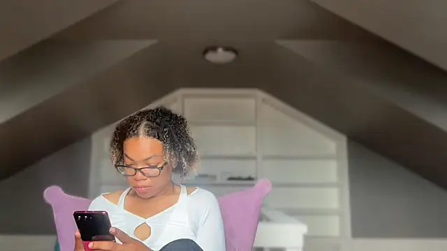 Snapshot of zahrabliss chatting on 07-19-26, 02:32 zahrabliss online show from 07-19-26, 02:32