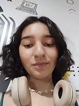 Snapshot of LuaBusch chatting on 11-04-25, 07:46 LuaBusch online show from 11-04-25, 07:46