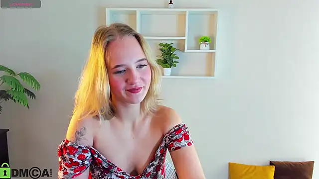 Snapshot of Casey_Sweeet chatting on 10-08-25, 04:32 Casey Sweeet online show from 10-08-25, 04:32