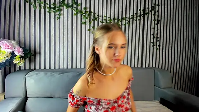 Snapshot of Casey_Sweeet chatting on 11-06-25, 05:14 Casey Sweeet online show from 11-06-25, 05:14