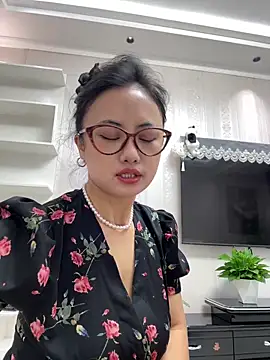 wen521 online show from 10-18-25, 07:31