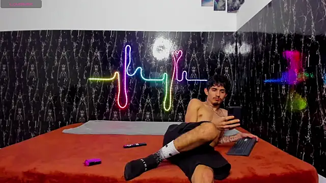 Snapshot of nextboywell1 chatting on 12-20-25, 01:40 nextboywell1 online show from 12-20-25, 01:40