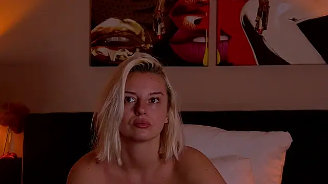 Snapshot of NataliaVelour chatting on 09-29-25, 04:06 NataliaVelour online show from 09-29-25, 04:06