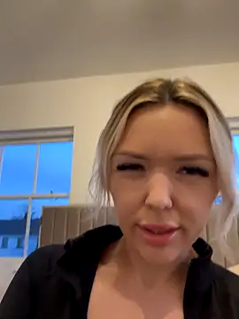 Snapshot of lolableux chatting on 12-02-25, 04:13 lolableux online show from 12-02-25, 04:13