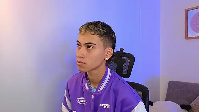 yulian vasquez online show from 10-06-25, 12:24