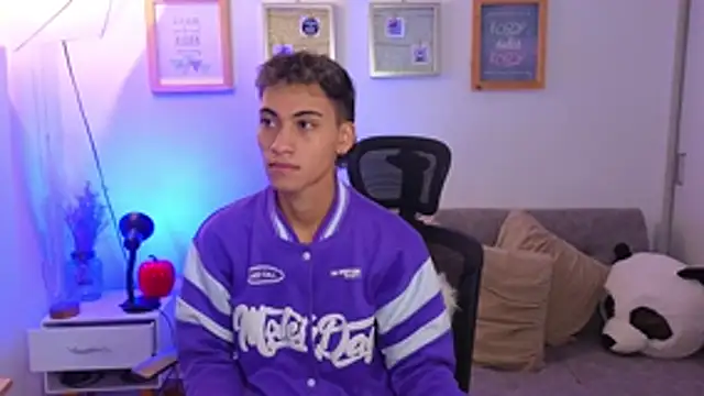 yulian vasquez online show from 11-06-25, 12:28