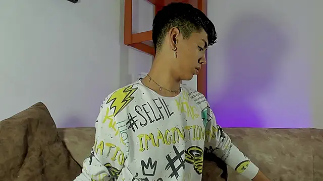 LoganTwink18 online show from 11-02-25, 11:56