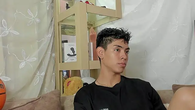 LoganTwink18 online show from 03-29-26, 03:01