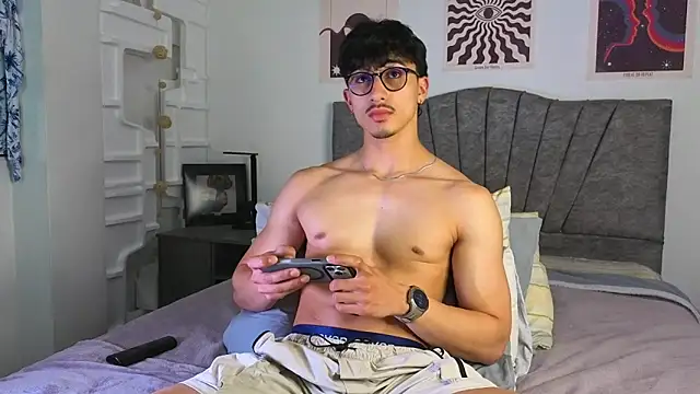 LatinReall online show from 03-26-26, 10:48