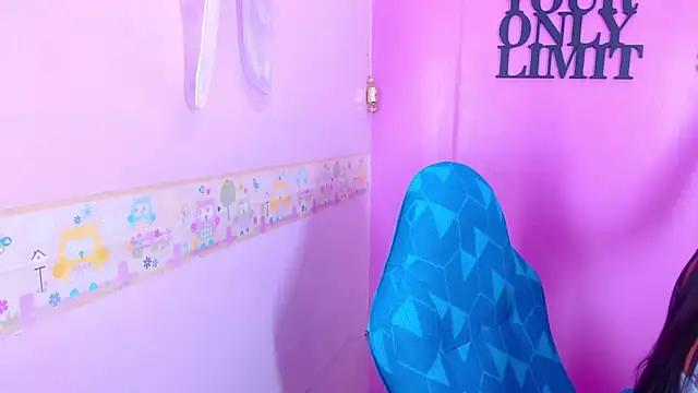 EMMA ROGGER online show from 09-10-25, 06:30