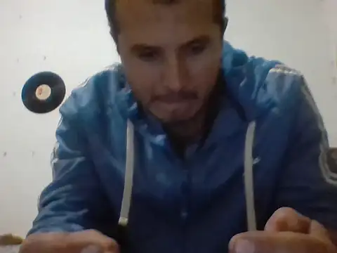 Snapshot of santiii___12 chatting on 01-12-26, 11:54 santiii 12 online show from 01-12-26, 11:54