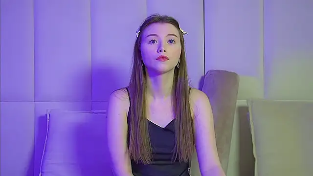 Snapshot of KeiraAsti chatting on 10-19-25, 06:03 KeiraAsti online show from 10-19-25, 06:03