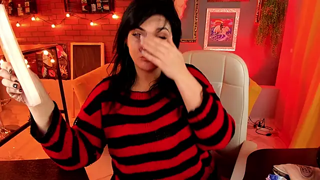 MaryHarrys online show from 10-19-25, 08:42