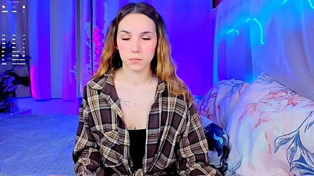 Snapshot of -CindyLou chatting on 10-12-25, 08:30 -CindyLou online show from 10-12-25, 08:30