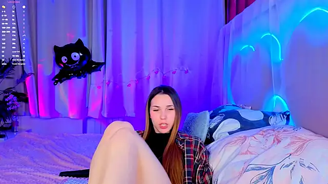 Snapshot of -CindyLou chatting on 10-24-25, 08:27 -CindyLou online show from 10-24-25, 08:27