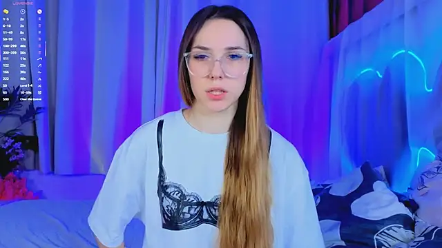 Snapshot of -CindyLou chatting on 12-03-25, 05:48 -CindyLou online show from 12-03-25, 05:48