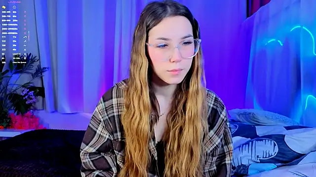 Snapshot of -CindyLou chatting on 12-05-25, 05:05 -CindyLou online show from 12-05-25, 05:05