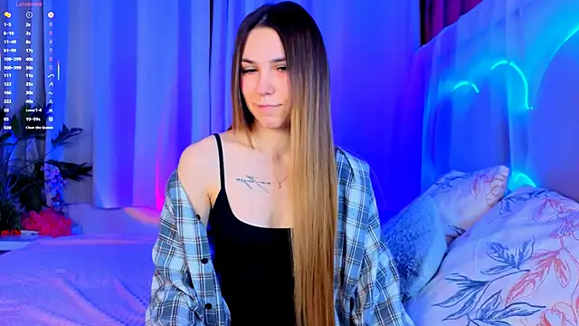 Snapshot of -CindyLou chatting on 12-16-25, 05:45 -CindyLou online show from 12-16-25, 05:45