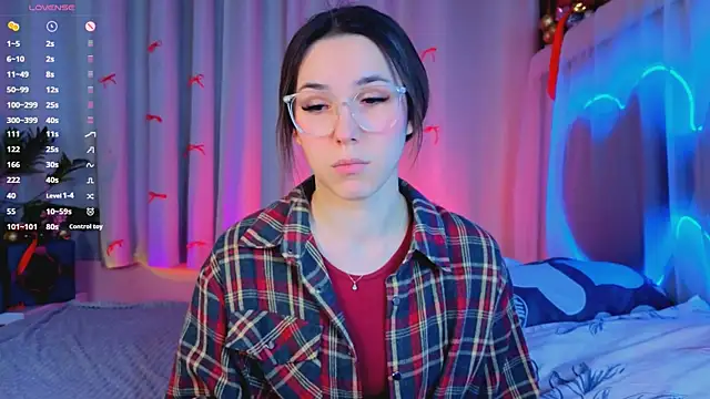 Snapshot of -CindyLou chatting on 01-10-26, 05:42 -CindyLou online show from 01-10-26, 05:42