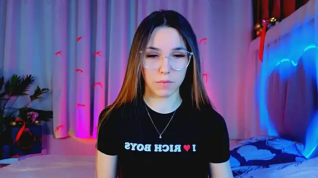 Snapshot of -CindyLou chatting on 01-11-26, 05:01 -CindyLou online show from 01-11-26, 05:01