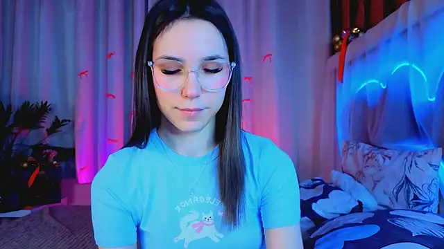 Snapshot of -CindyLou chatting on 01-13-26, 05:35 -CindyLou online show from 01-13-26, 05:35