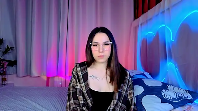 Snapshot of -CindyLou chatting on 02-03-26, 06:11 -CindyLou online show from 02-03-26, 06:11