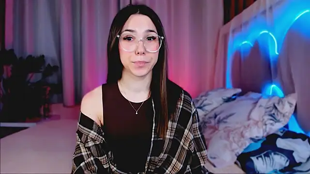 Snapshot of -CindyLou chatting on 02-05-26, 05:23 -CindyLou online show from 02-05-26, 05:23