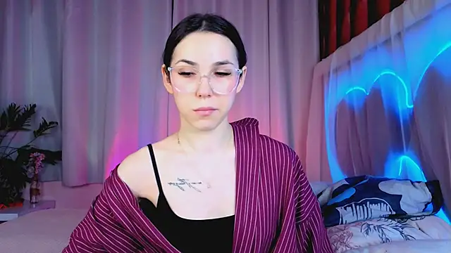 Snapshot of -CindyLou chatting on 02-07-26, 05:00 -CindyLou online show from 02-07-26, 05:00