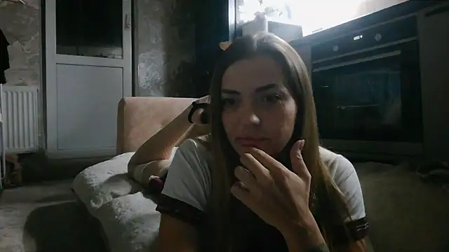 Snapshot of MoonChristie chatting on 09-30-25, 08:47 MoonChristie online show from 09-30-25, 08:47