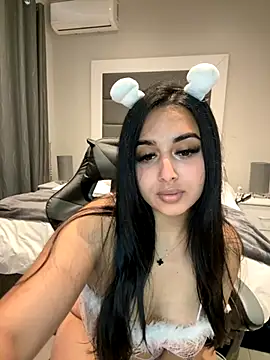 LilMisIndianx online show from 10-08-25, 08:12