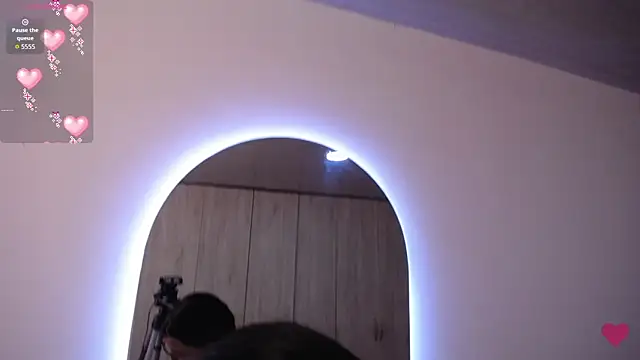 pinky f00x online show from 11-28-25, 07:38