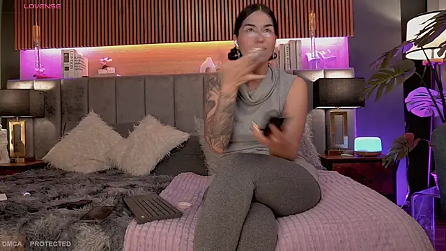 Angelina Dior online show from 06-26-26, 04:11
