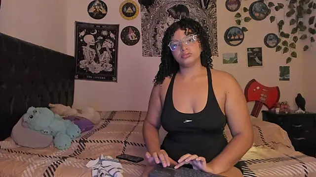 chloe kisses online show from 10-03-25, 11:07