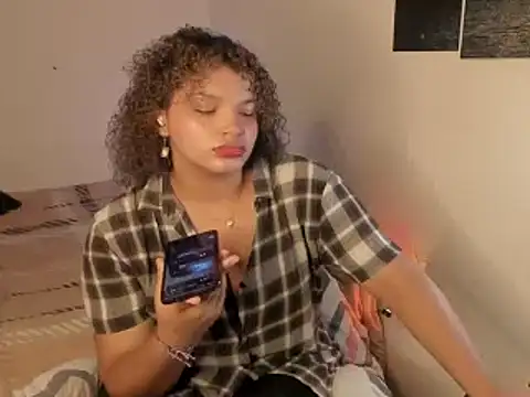 chloe kisses online show from 04-14-26, 11:38