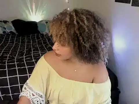 chloe kisses online show from 04-20-26, 11:46