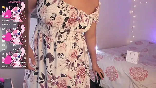 Snapshot of chloe_kisses chatting on 05-28-26, 11:40 chloe kisses online show from 05-28-26, 11:40